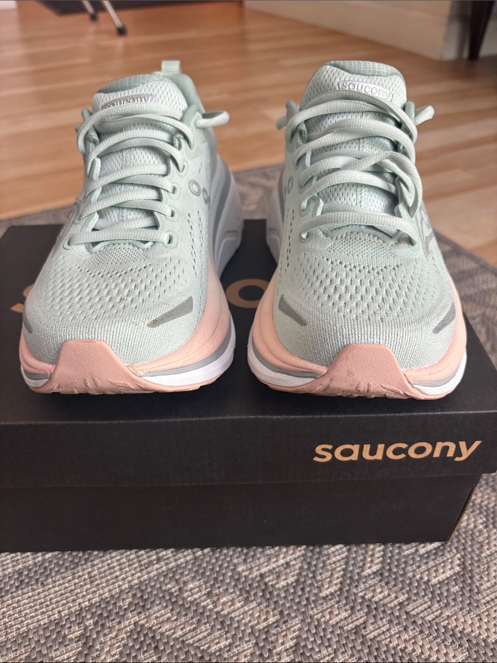Saucony Hurricane25 Women's Mint & Pink Running Shoes.  Size 7 - Picture 3 of 5